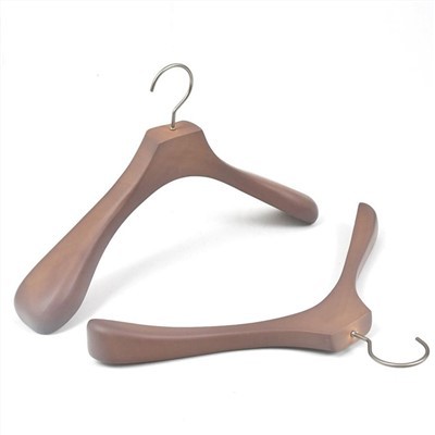 Brede houten pak schouderhangers